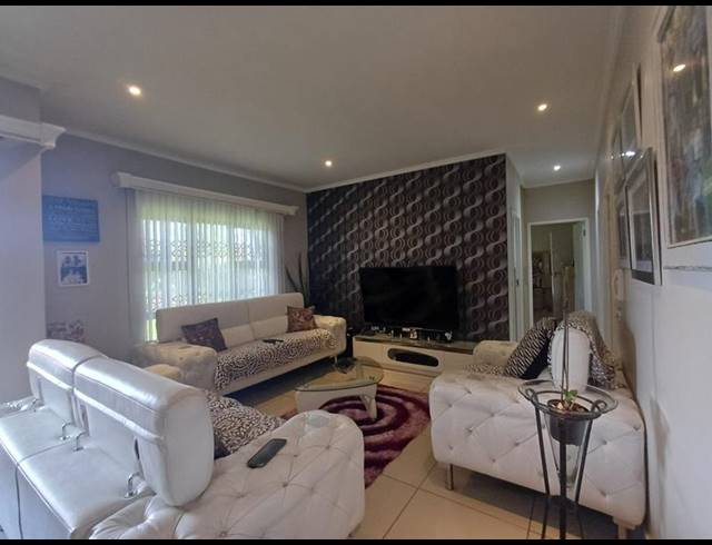 3 BEDROOM APARTMENT FOR SALE IN UMHLANGA RIDGE